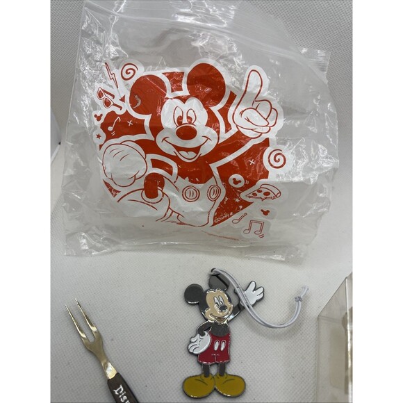 Disney Lot Of Collectibles - Mickey Mouse - Picture 4 of 7